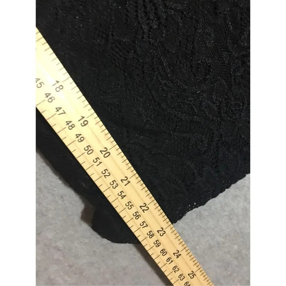 Womens Lulu’s Dress Size Small Formalwear Black Mini Dress Lace Open Back - Picture 3 of 4